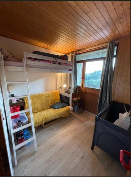 Bed, Photo of the whole room, Bedroom, bunk bed