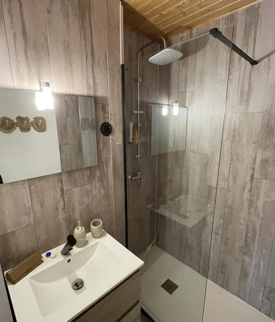 Shower, Bathroom