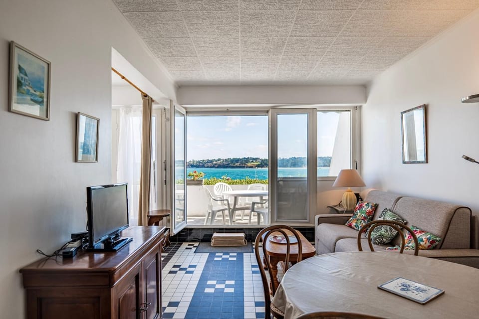 Living room, Sea view