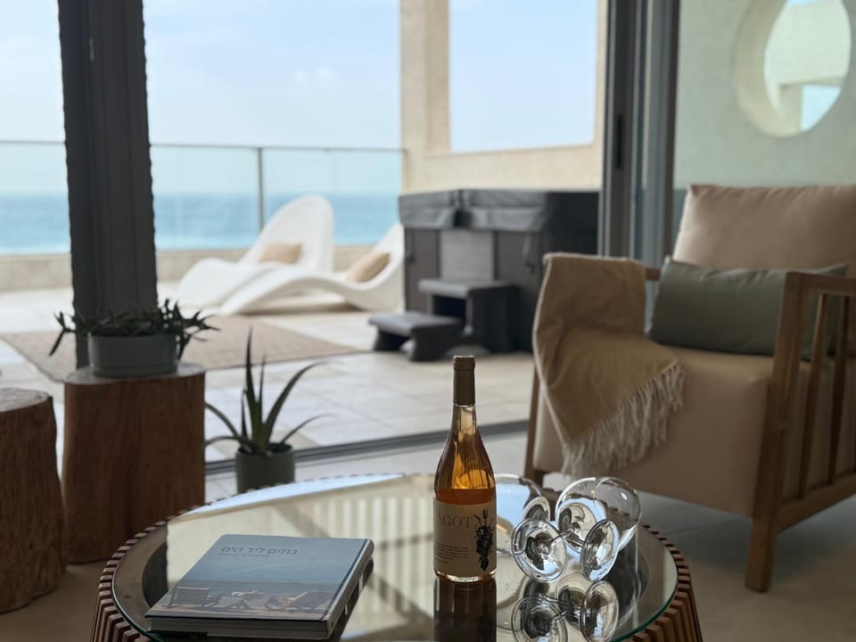 Living room, Sea view