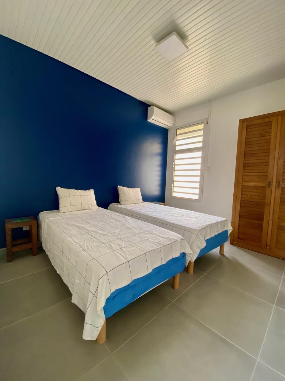 Bed, Photo of the whole room, Bedroom, wardrobe, air conditioner