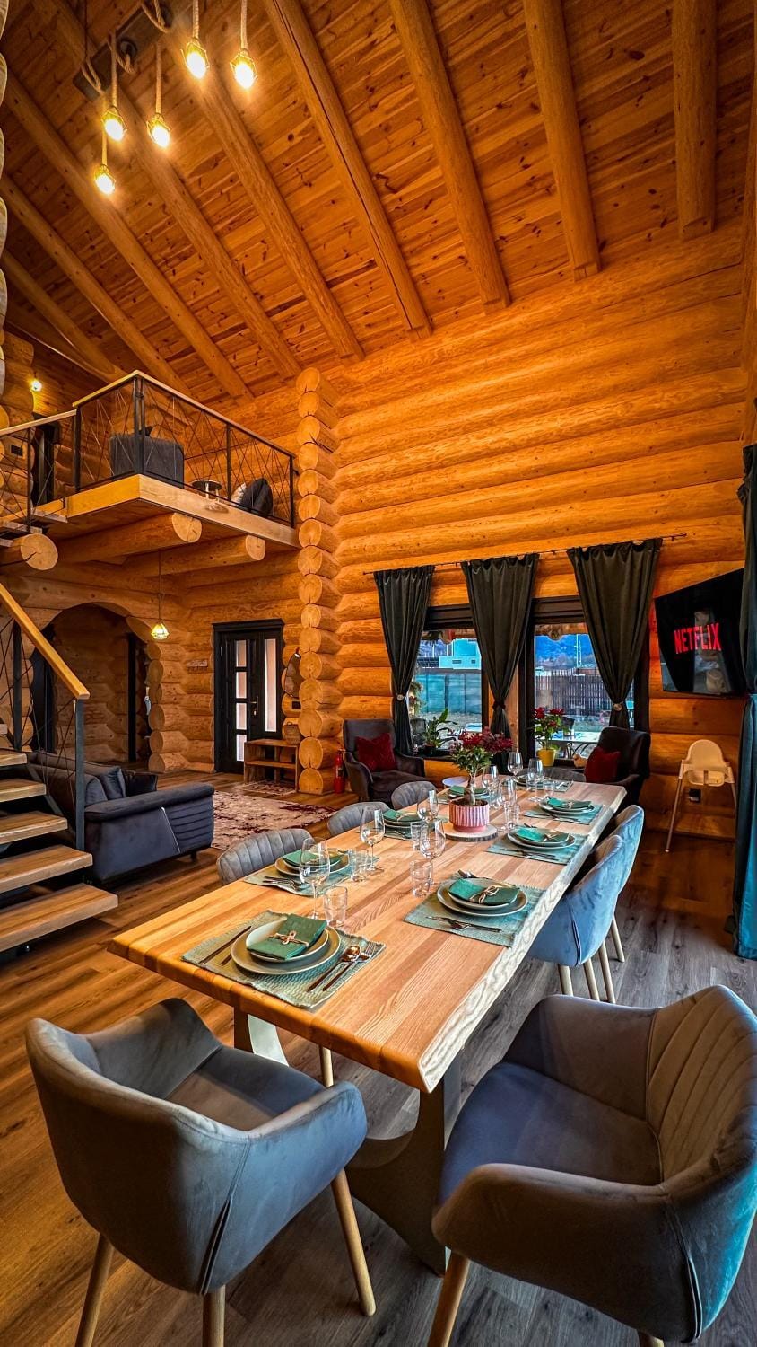 Communal lounge/ TV room, Living room, Seating area, Evening entertainment