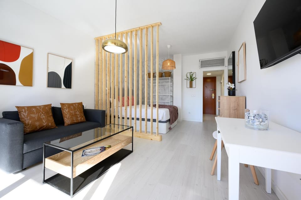 TV and multimedia, Living room, Seating area, Dining area, heating, heating, internet, internet, air conditioner, air conditioner