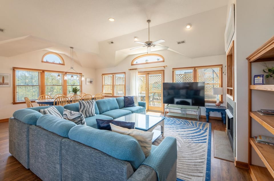 Seventh Heaven - Corolla, Ocean Sands, 500 Yds to Beach, Pool, Hot Tub, Pool Table, Flex Stays, Pets OK House in Corolla