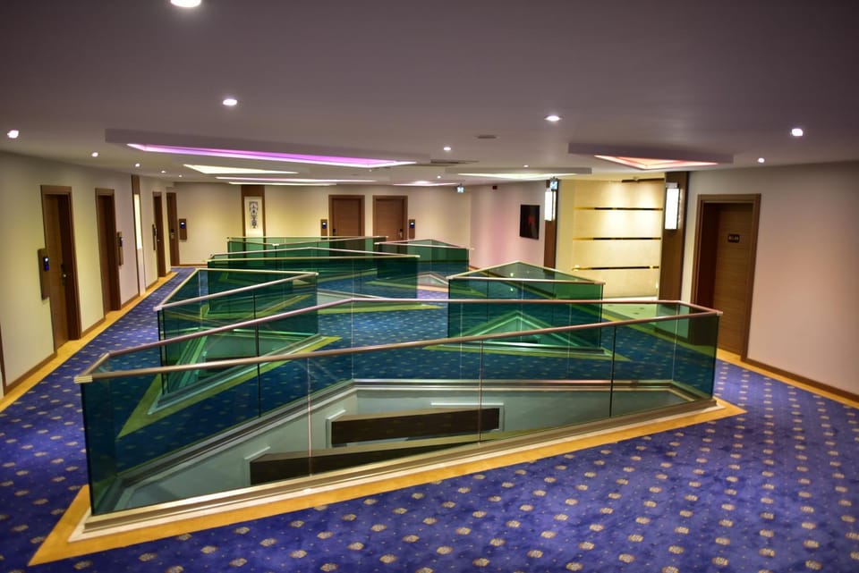 Property building, Lobby or reception, City view, Area and facilities
