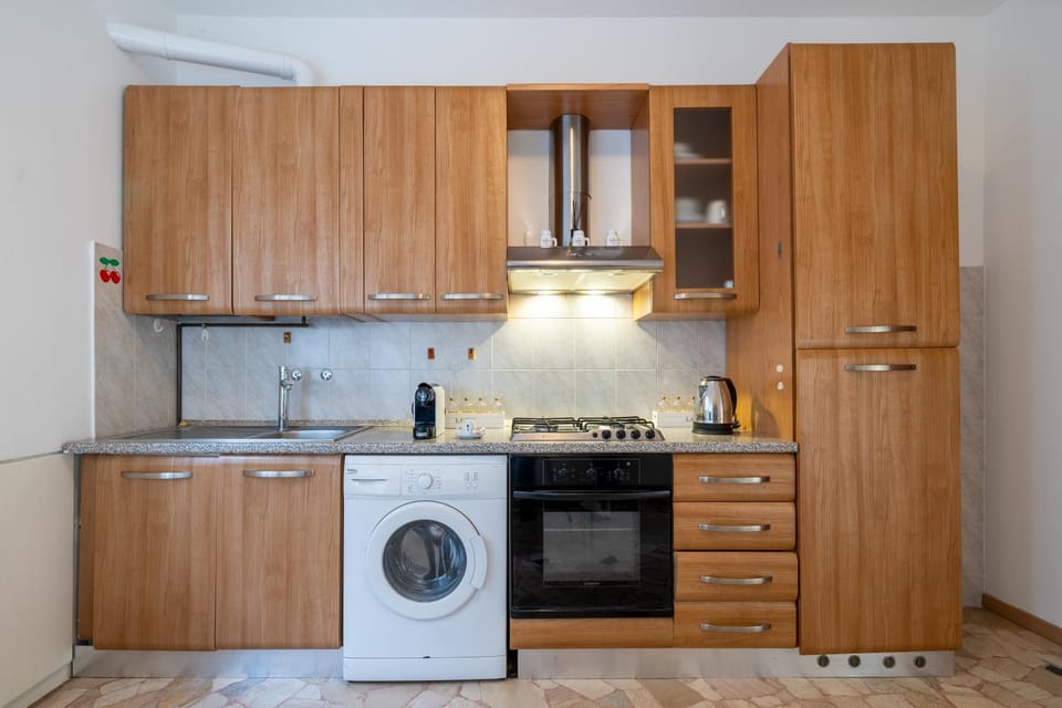 oven, washing machine, kitchen