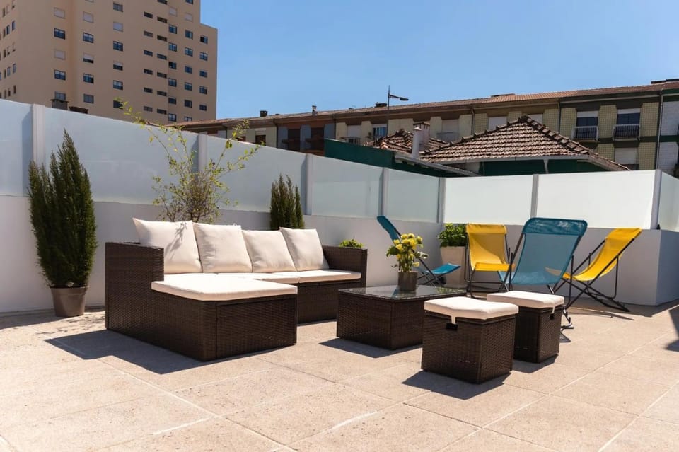 Property building, Balcony/Terrace, Living room