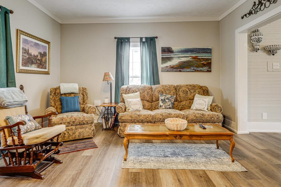 Boat, Fish & Relax: Home Near Lake Cherokee House in Cherokee Reservoir