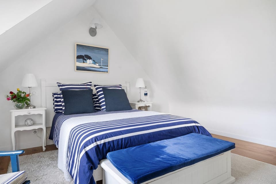 Property building, Living room, Bedroom