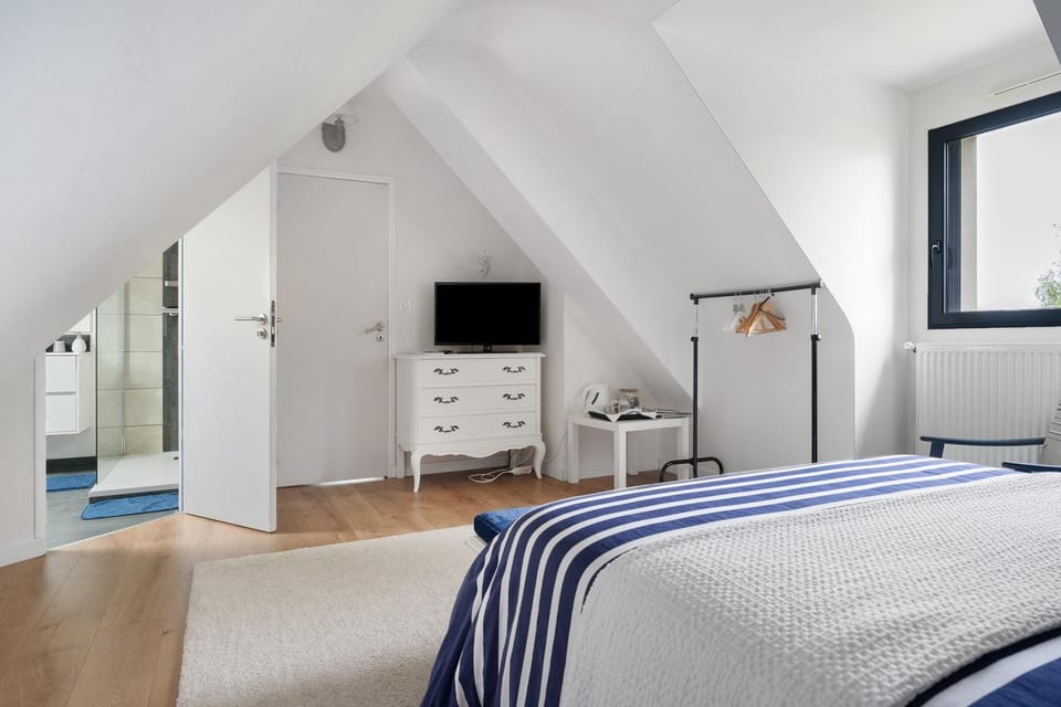 Property building, Living room, Bedroom