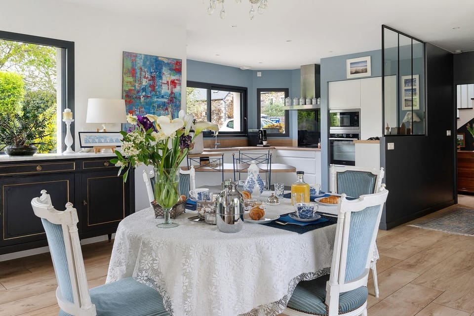 Property building, Kitchen or kitchenette, Living room