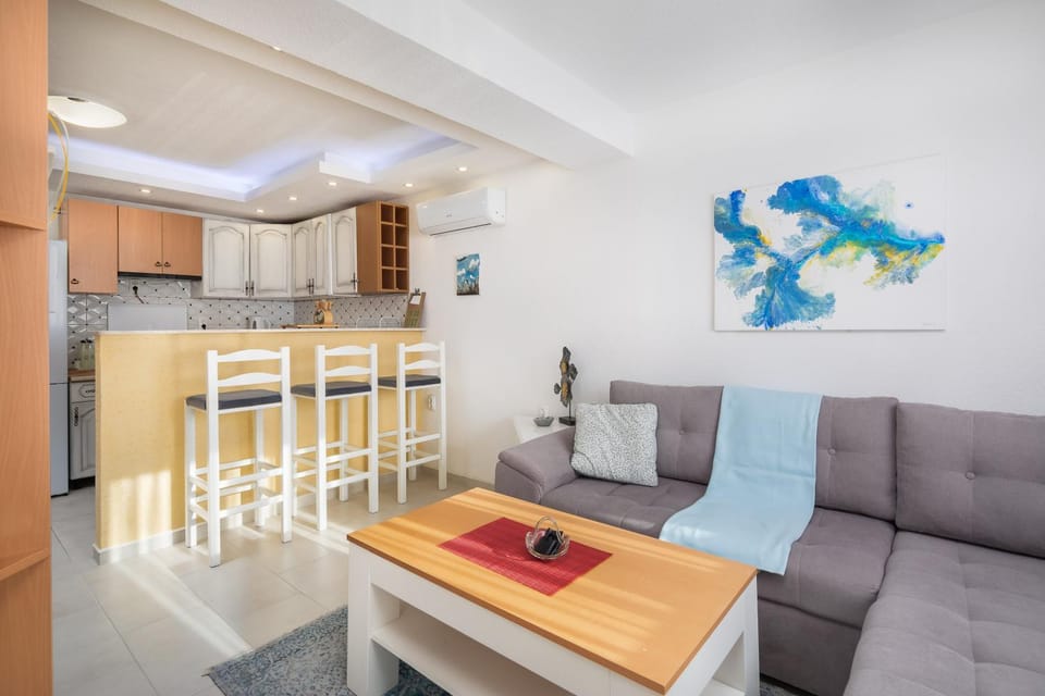 Knez Apartments with terrace Apartment in Makarska