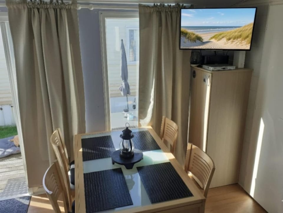 NORDSEE GLAMPING Mobilheim Chalet 2467 House in Bredene