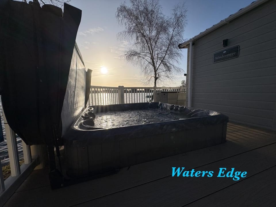 Hot Tub, Lake view