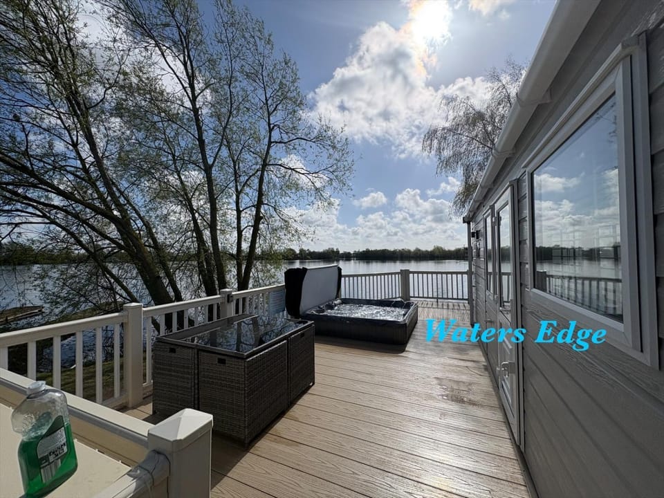 Patio, Day, Natural landscape, Hot Tub, View (from property/room), Balcony/Terrace, Lake view