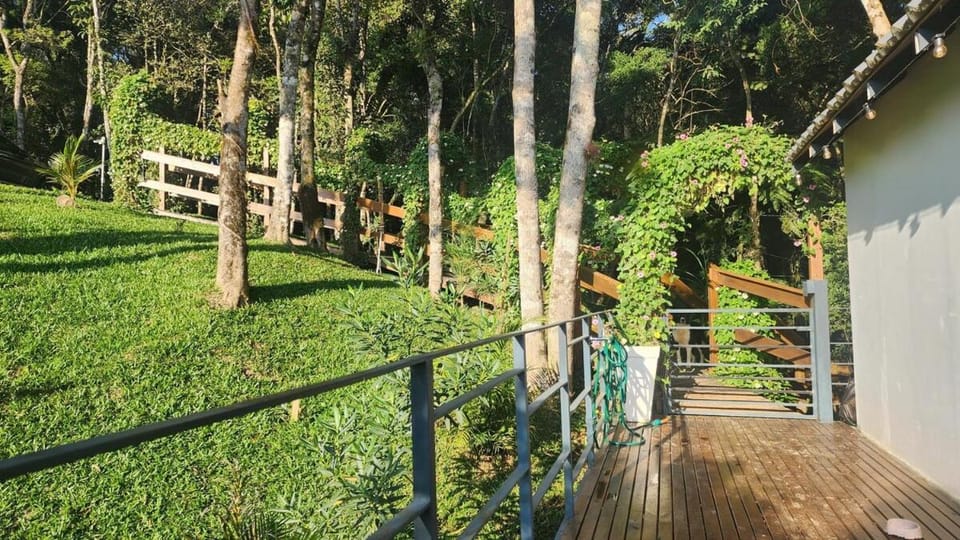 Linda Cabana com Vista Incrível nas Montanhas com Trilha, Cachoeira e Alexa Chalet in State of Paraná