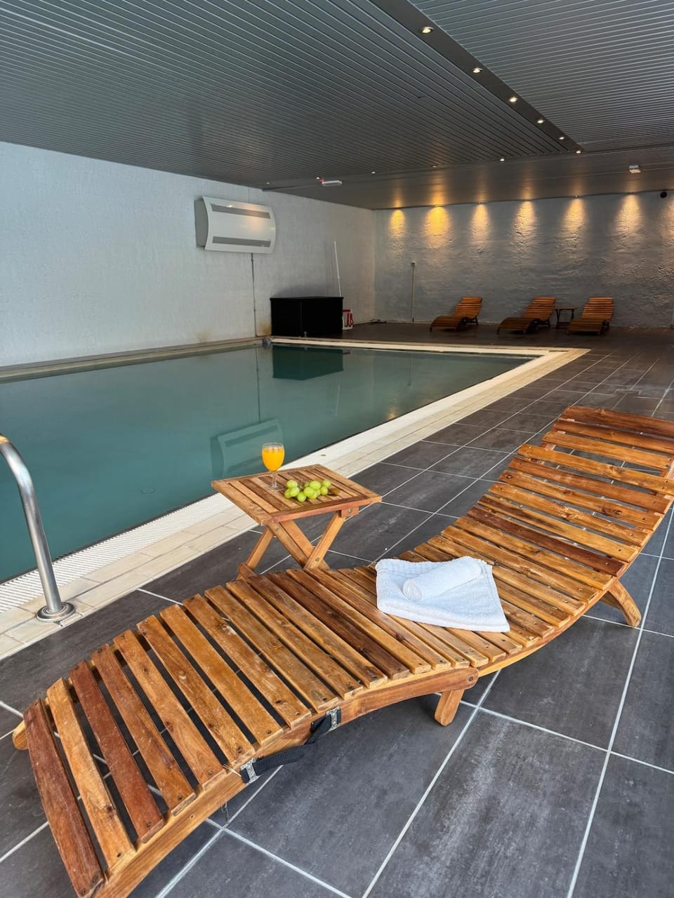 Pool view, Swimming pool, sunbed
