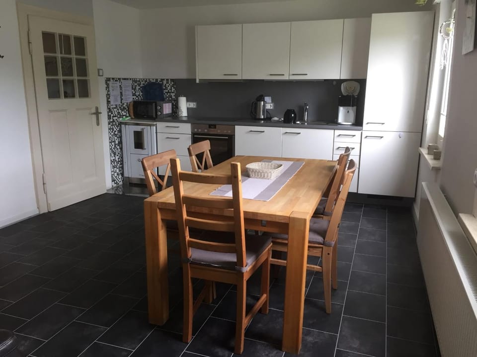 Property building, Kitchen or kitchenette, Living room