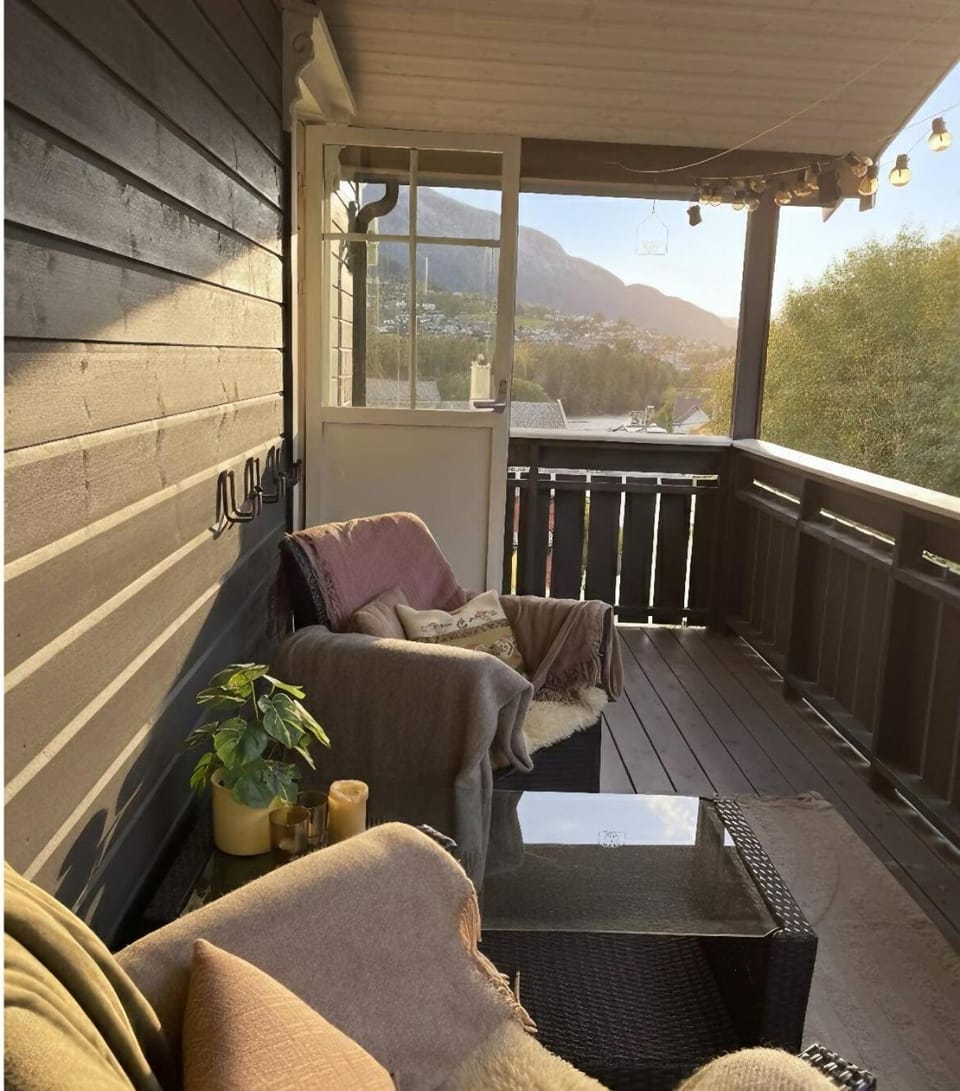 Patio, Day, Natural landscape, View (from property/room), Balcony/Terrace, Seating area, Mountain view