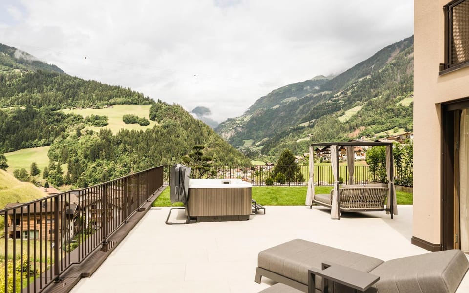 Balcony/Terrace, Mountain view