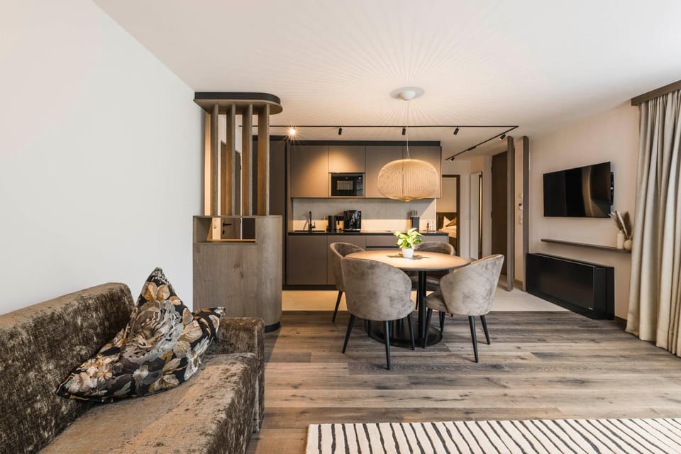 Living room, Dining area
