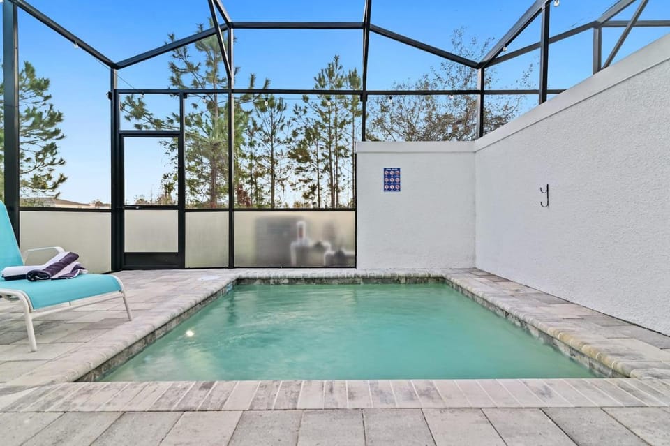 Unplug in your private oasis-NEW corner Home Pool House in Four Corners