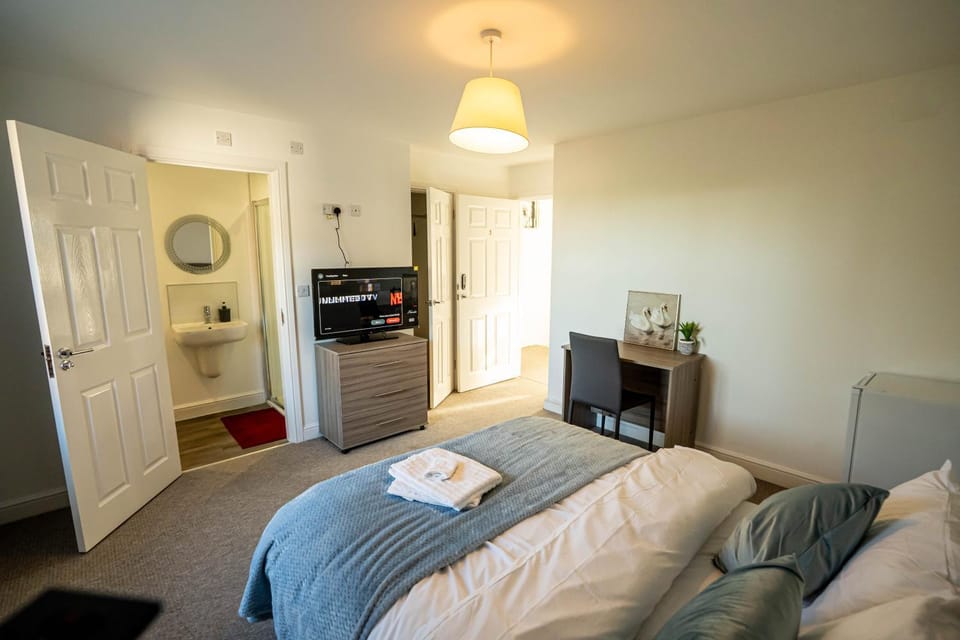 Bed, Photo of the whole room, Bedroom, towels, wardrobe