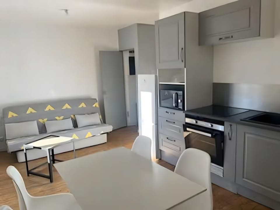 Kitchen or kitchenette, Living room