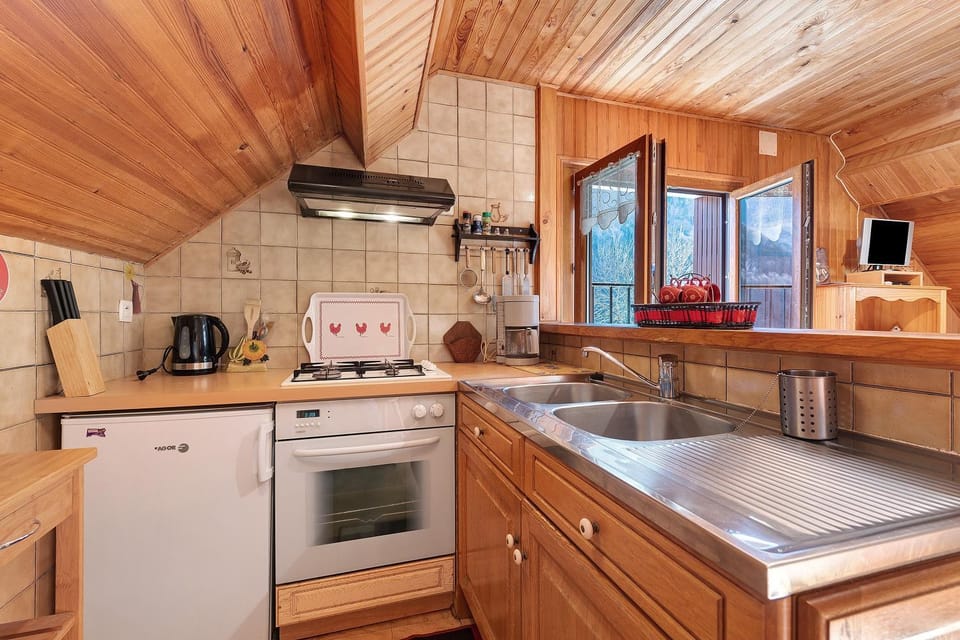 Kitchen or kitchenette, Living room