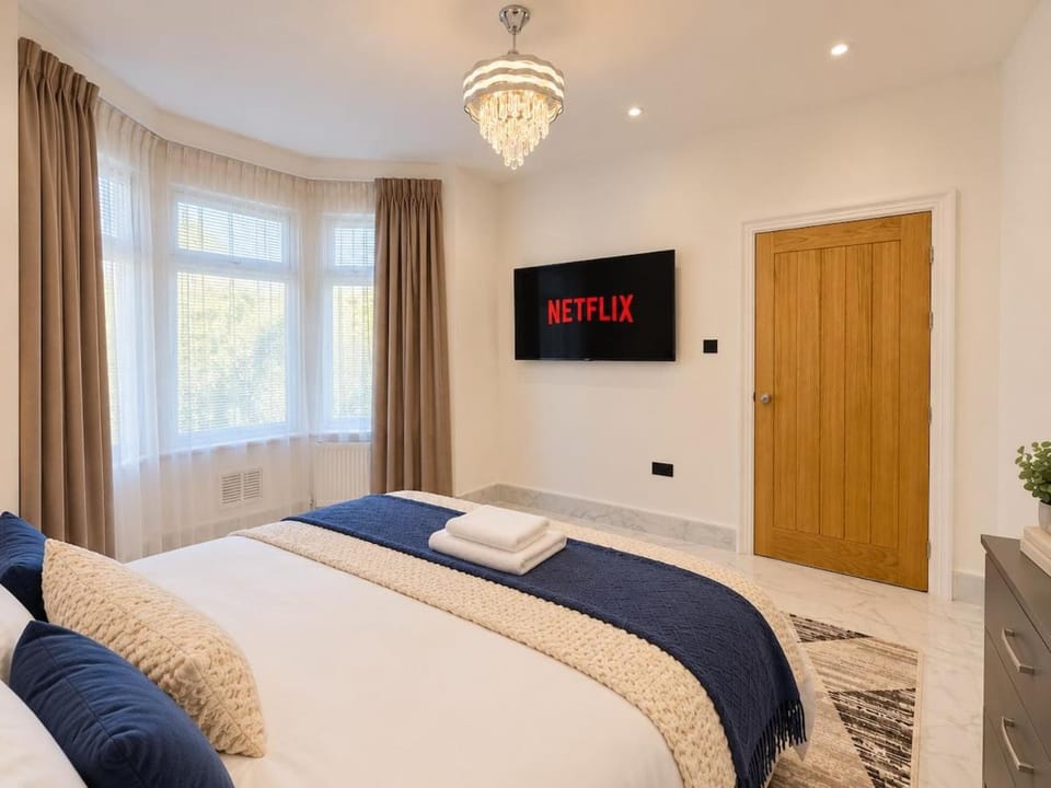 Spacious Modern 5 Bedroom House - City Centre - Free Parking House in Cardiff