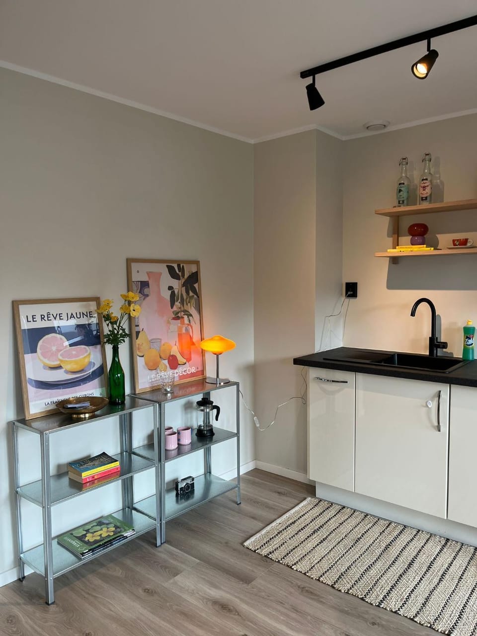 Elegant Penthouse - 1 Min To Train Station - Balcony Apartment in Vestland