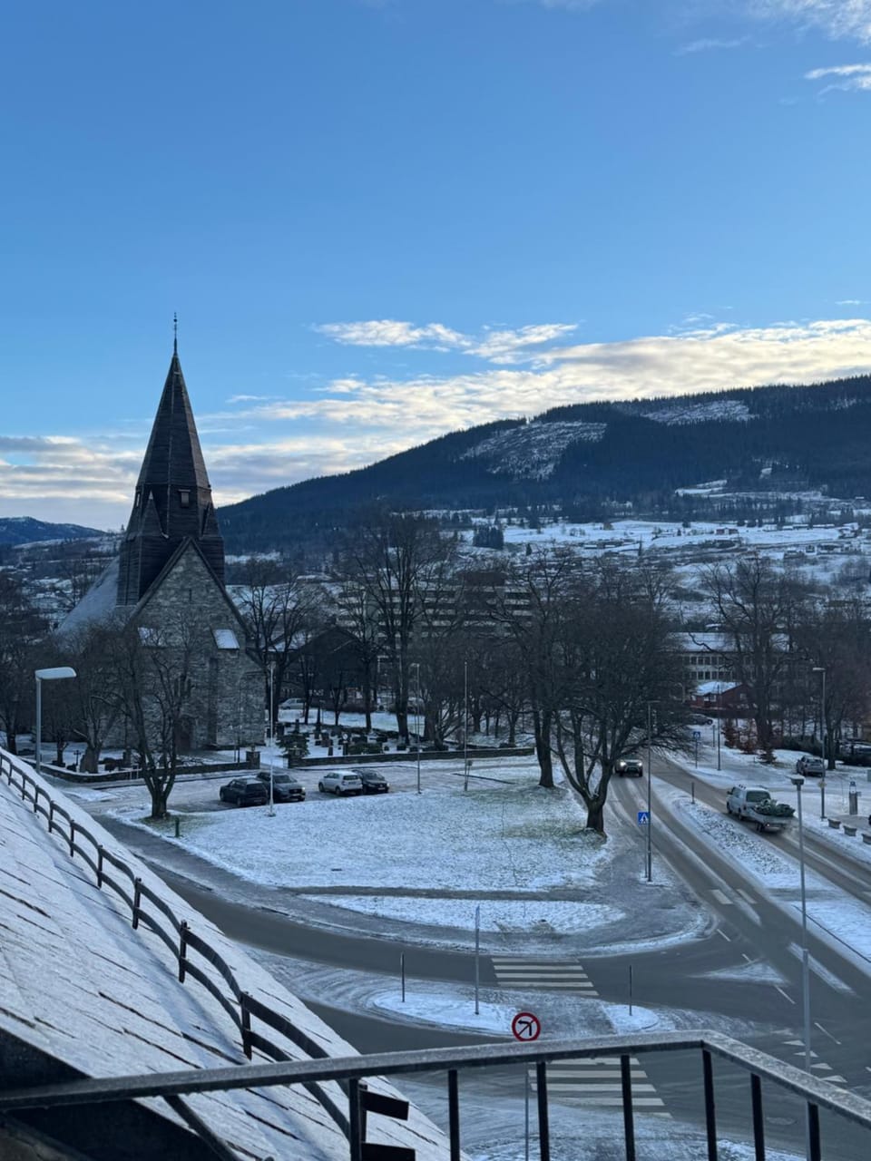 Nearby landmark, Day, Neighbourhood, Natural landscape, Winter, Mountain view