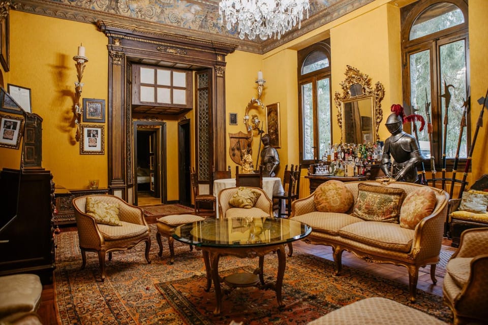 Living room, Seating area