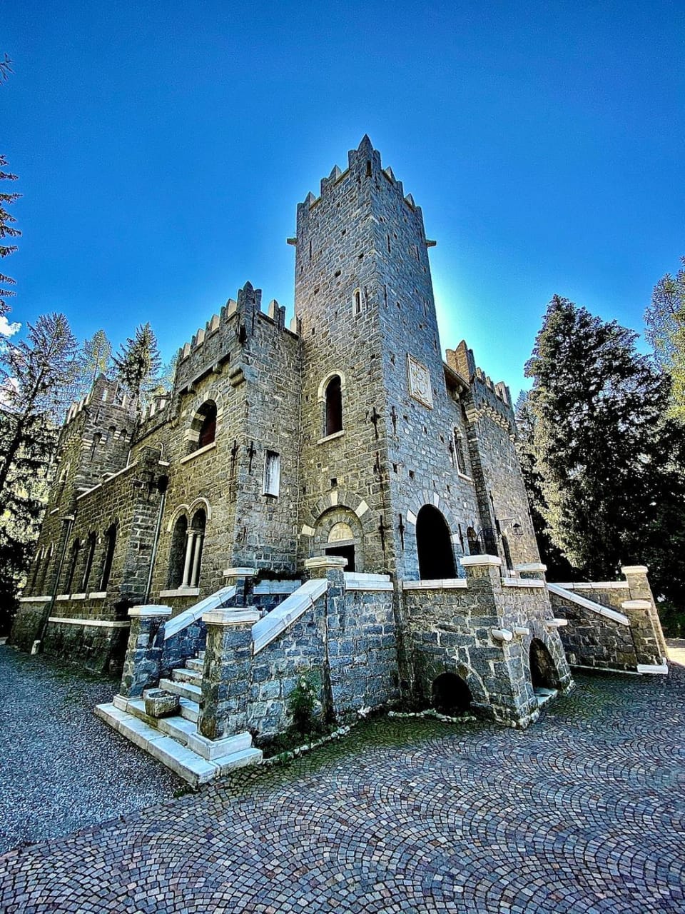 Property building, Day