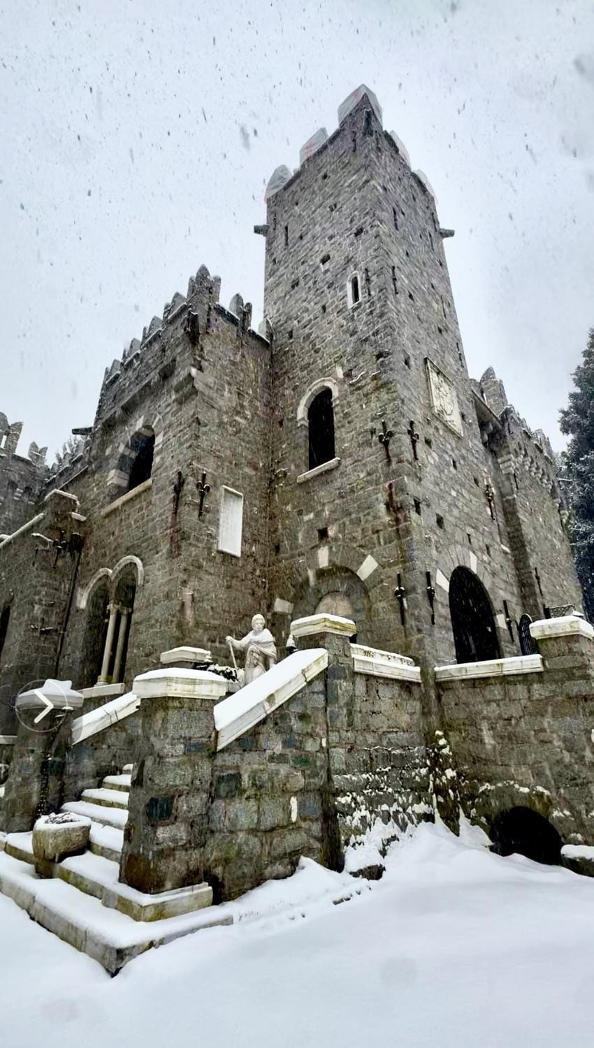 Property building, Day, Winter, Landmark view