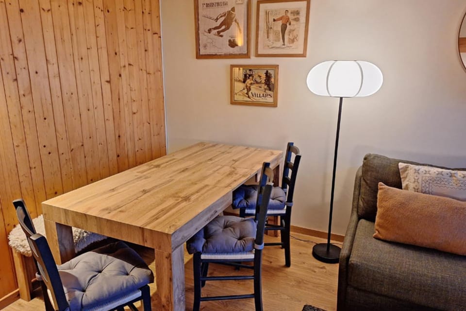 Cozy apartment with balcony and pool Apartment in Bourg-Saint-Maurice