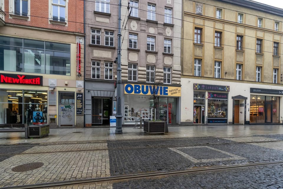 Property building, Neighbourhood, City view, Street view, Location