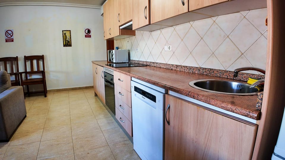Kitchen or kitchenette, dishwasher, oven, pet friendly, stove