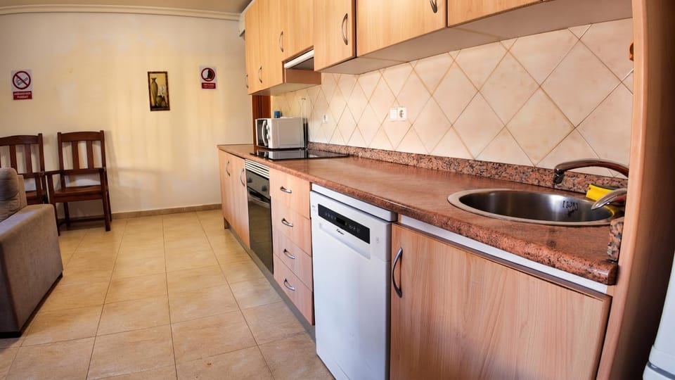 Kitchen or kitchenette, dishwasher, oven, pet friendly, stove