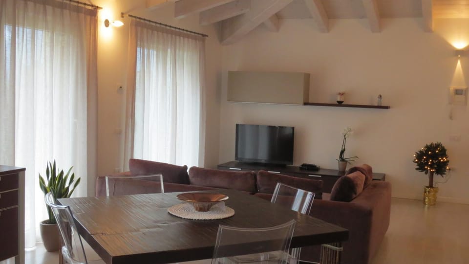 TV and multimedia, Dining area