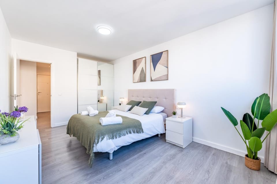 Bed, Photo of the whole room, Bedroom, towels, wardrobe, air conditioner