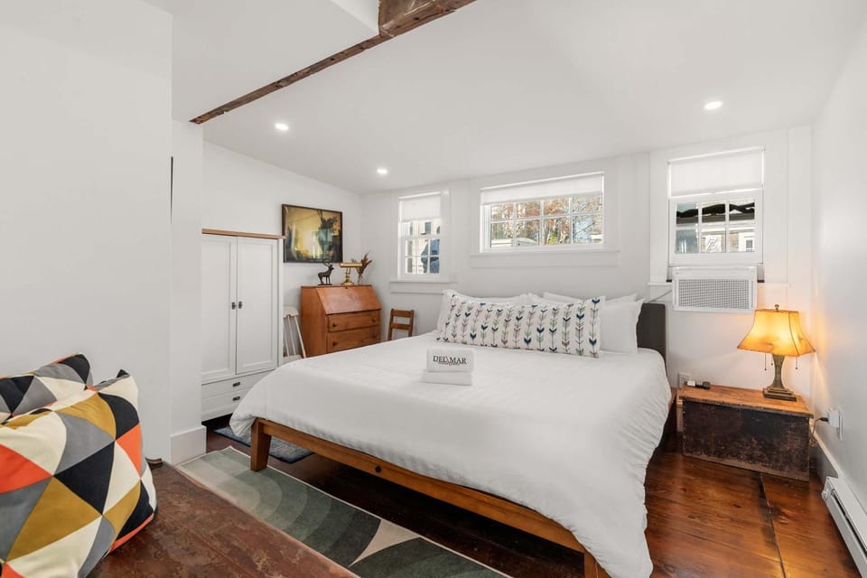 Waterfront with Private Beach Stunning Views Apartment in Provincetown