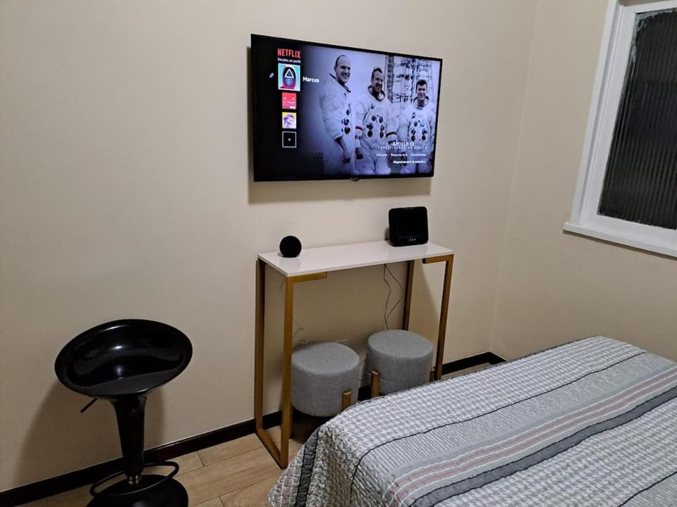 TV, Netflix, Alexa, WIFI e Ar no Centro de Niterói Apartment in Niterói