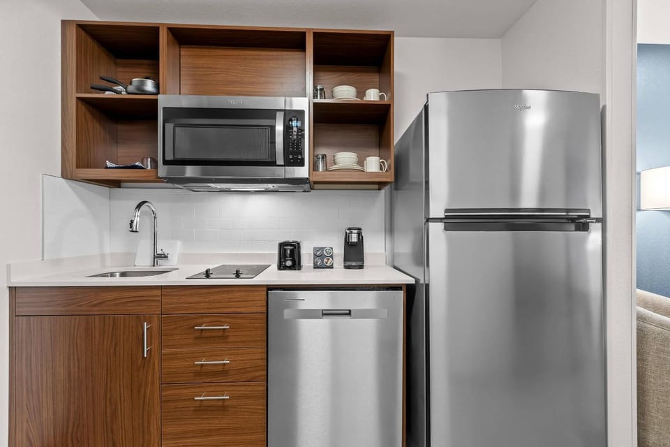 Kitchen or kitchenette, Bedroom, dishwasher