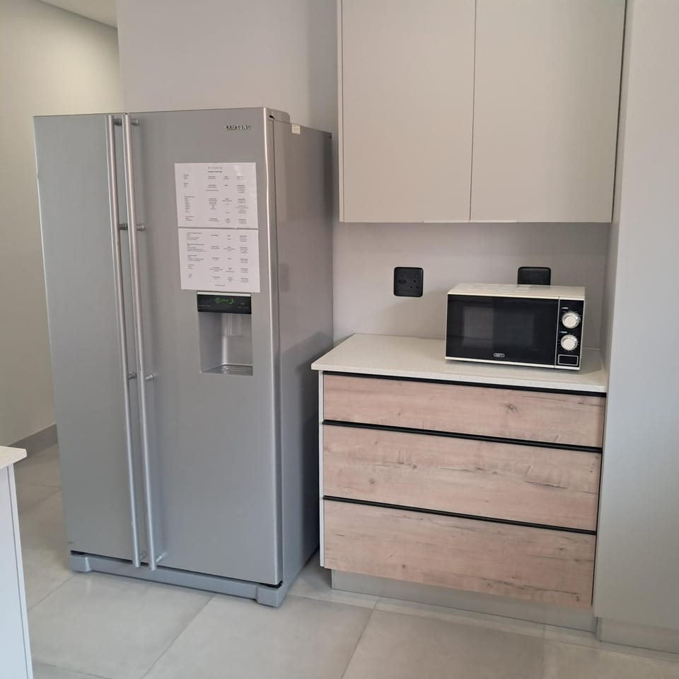 Kitchen or kitchenette, oven