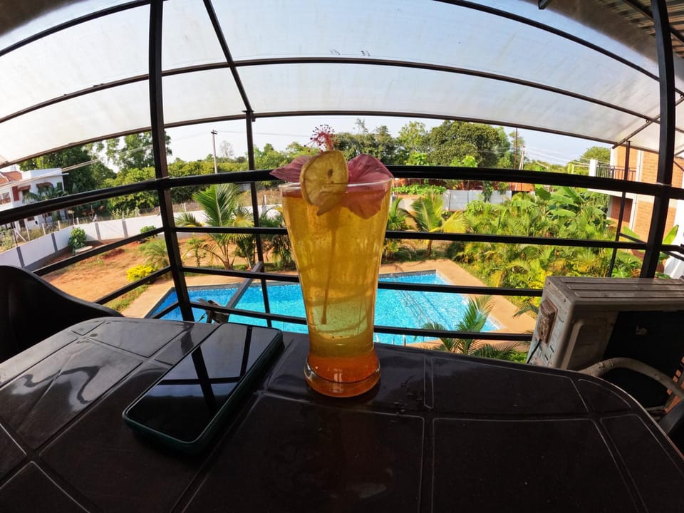 View (from property/room), Balcony/Terrace, Food and drinks, Seating area, Dining area, Food, Pool view, Swimming pool, Drinks