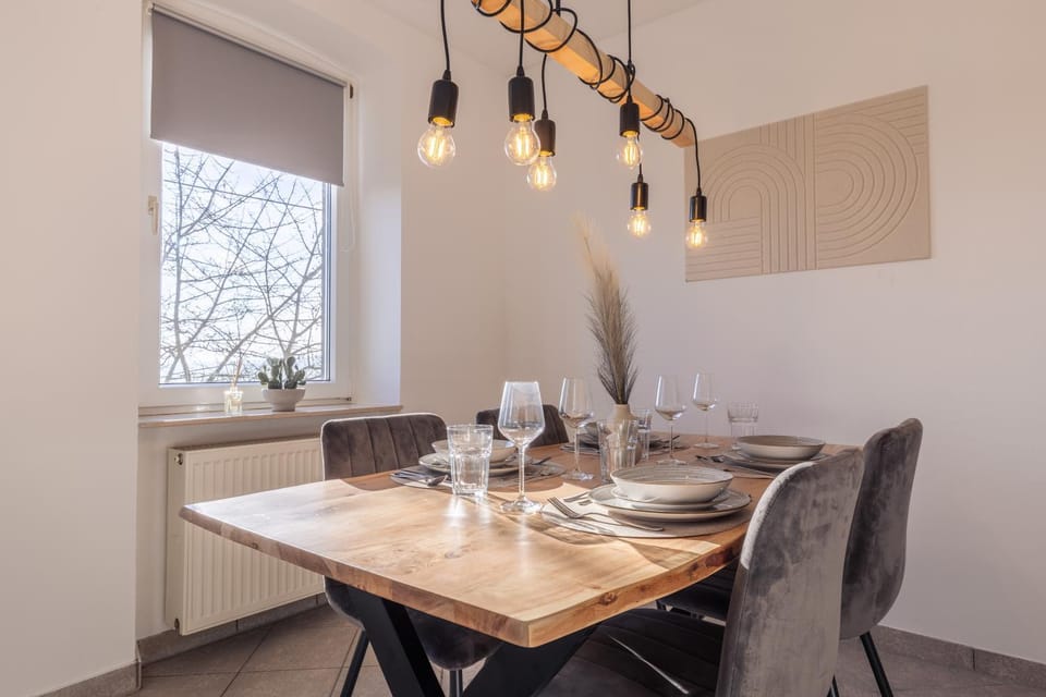 Seating area, Dining area