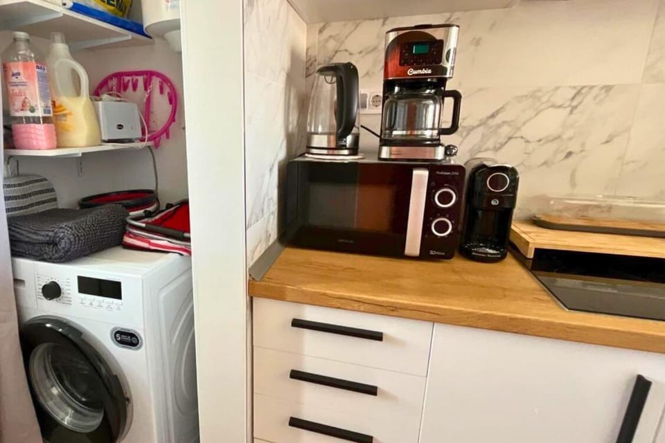 Coffee/tea facilities, oven, toaster, washing machine
