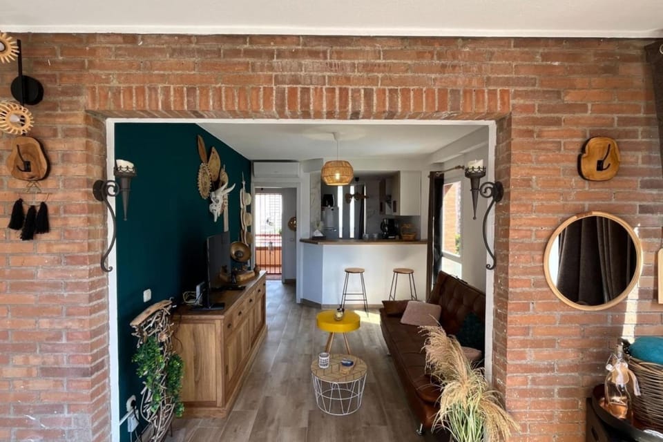 Kitchen or kitchenette, Living room, Seating area