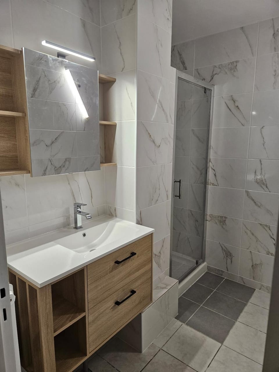 Shower, Bathroom, towels
